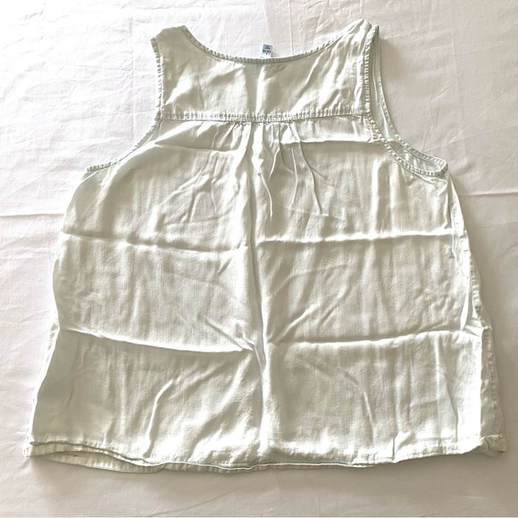 Time and Tru Chambray V-neck Tank - Picture 2 of 4